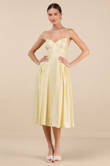 Paride Shiny Light Yellow Gathered Lace-Up Midi Dress