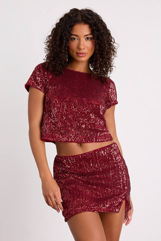 Isotta Burgundy Sequin Short Sleeve Crop Top