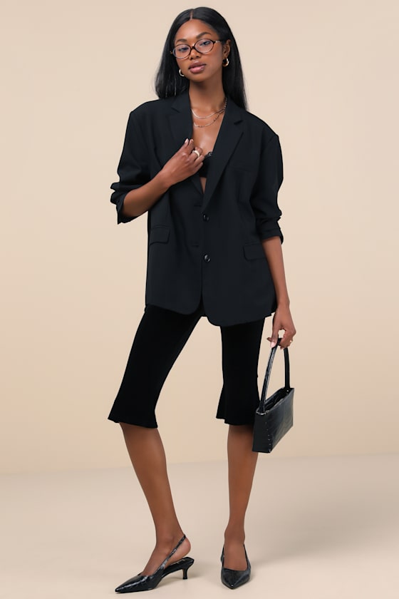 Captivating Poise Black Velvet High-Rise Capri Pants